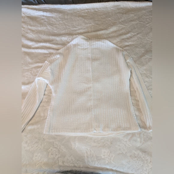 White long sleeve - Picture 4 of 4